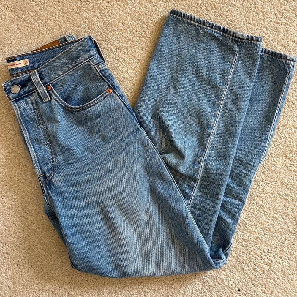 Levi’s Ribcage Straight Ankle Jeans 25